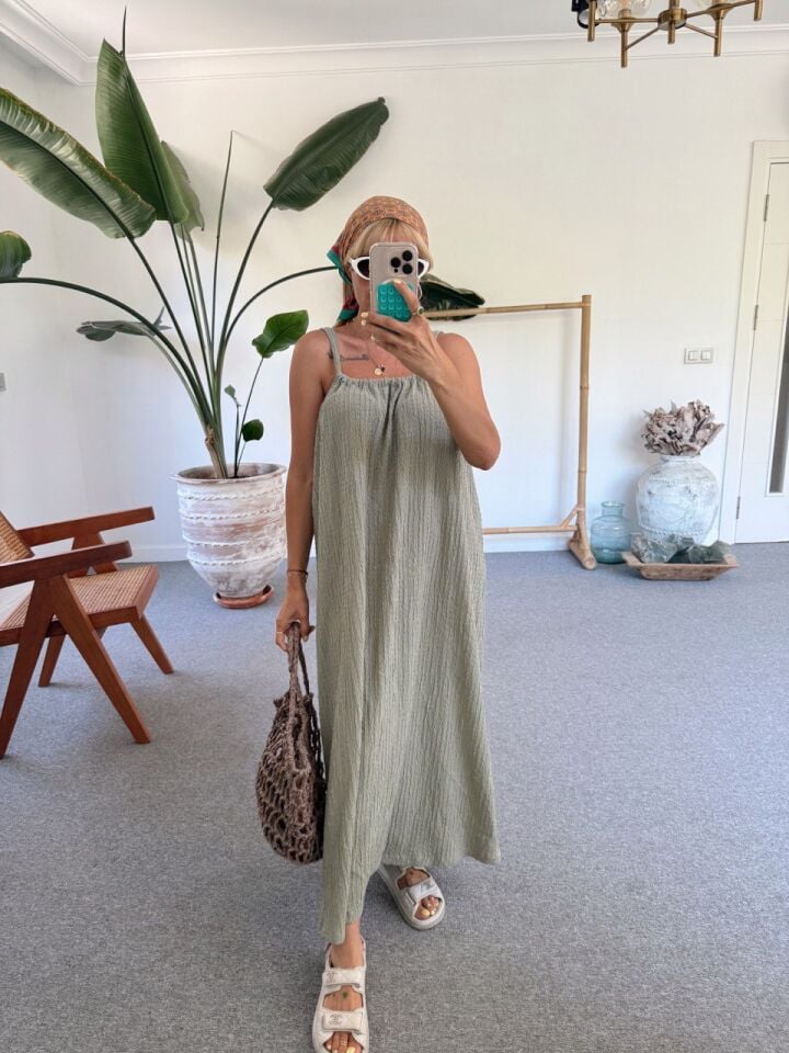 HAKİ GOFRE ASKILI ELBİSE