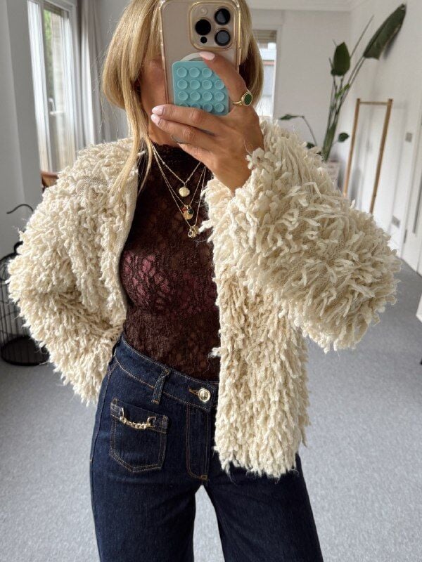 KREM PÜSKÜLLÜ HIRKA