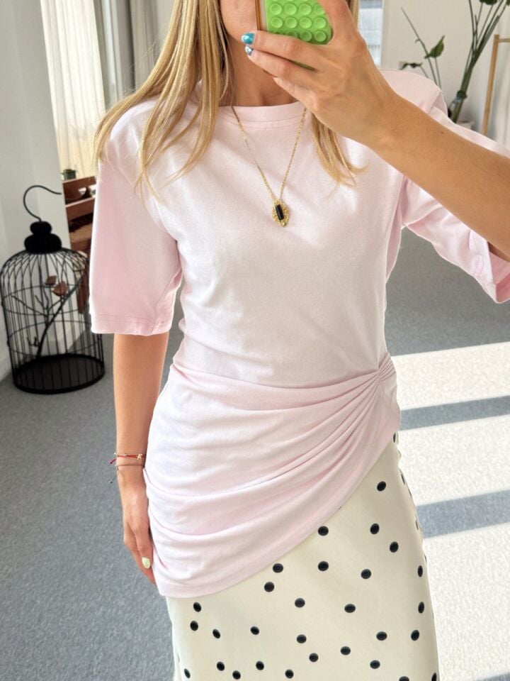 PUDRA YAN BÜZGÜ DETAY VATKALI BLUZ