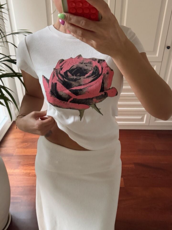 ÇİÇEK BASKILI TSHIRT