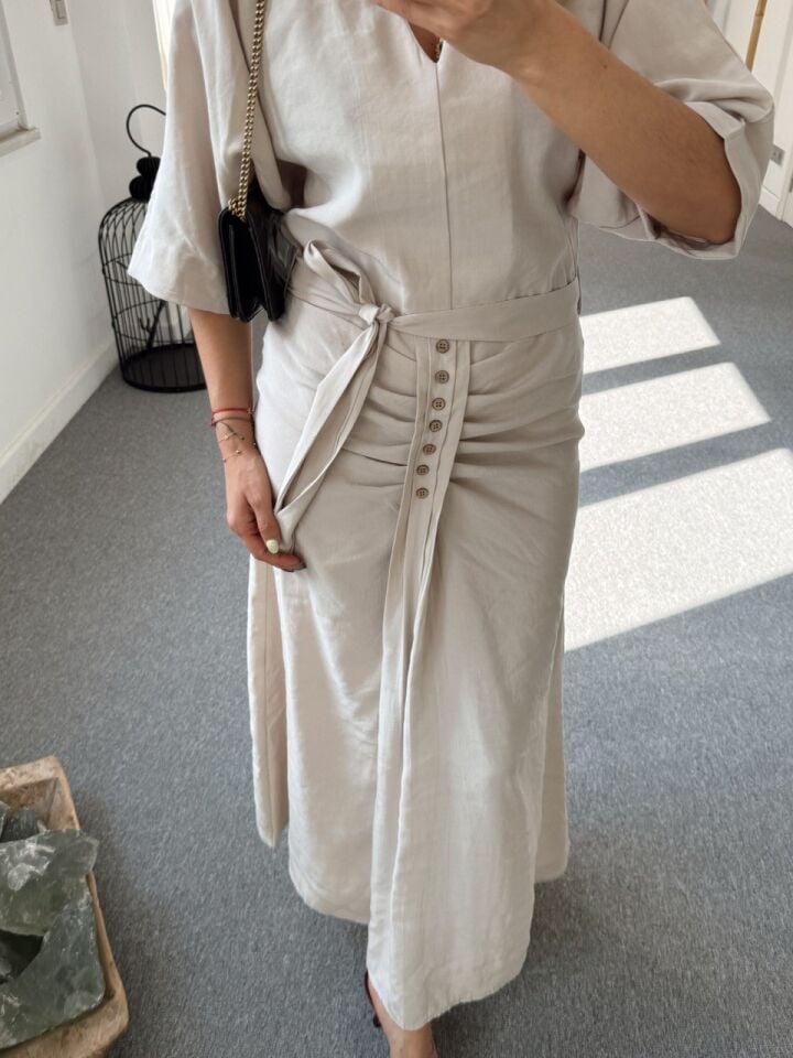 BEJ BEL DETAY TENSEL ELBİSE