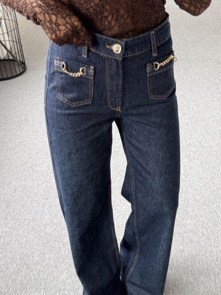 KOYU MAVİ ZİNCİR DETAY JEAN PANTOLON