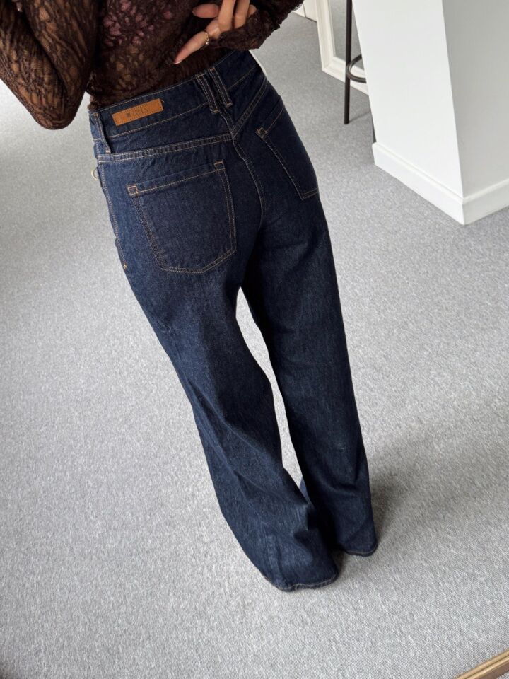 KOYU MAVİ ZİNCİR DETAY JEAN PANTOLON