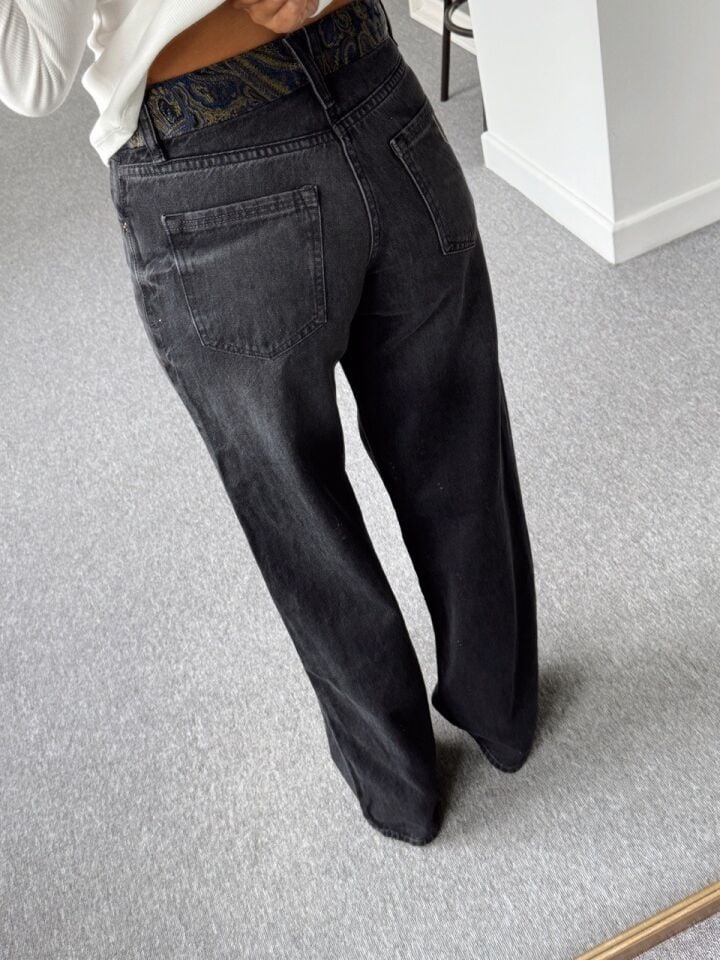 YIKAMALI KEMERİ İŞLEMELİ JEAN PANTOLON