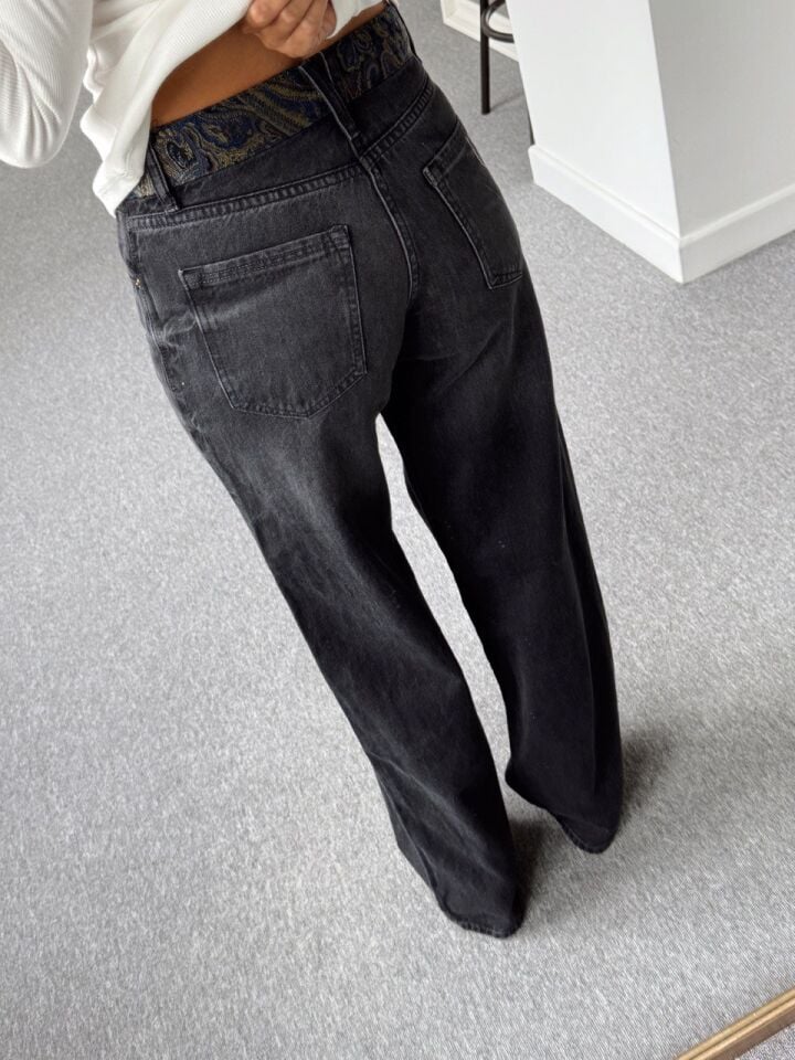 YIKAMALI KEMERİ İŞLEMELİ JEAN PANTOLON