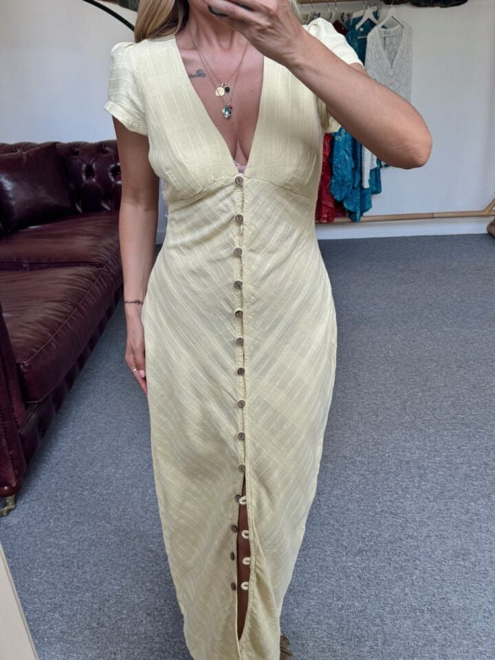 DOKULU KUMAŞ SARI İTHAL MİDİ ELBİSE