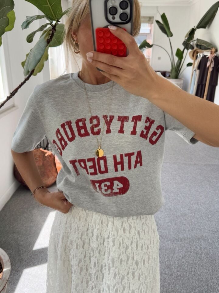 GRİ-KIRMIZI BASKILI BASIC TSHIRT