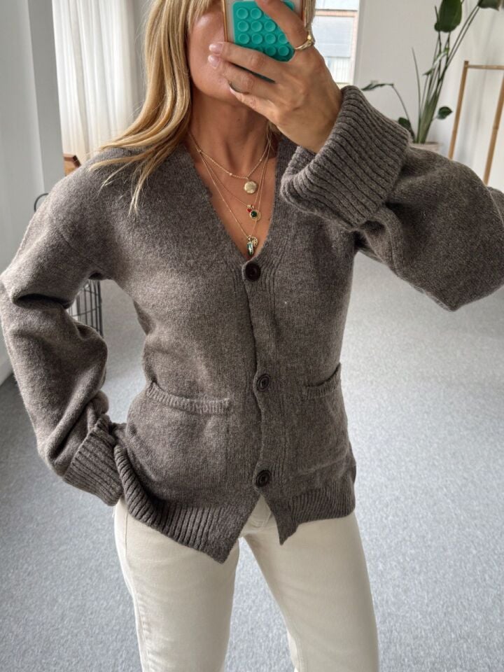 KAHVE DÜĞMELİ V YAKA HIRKA