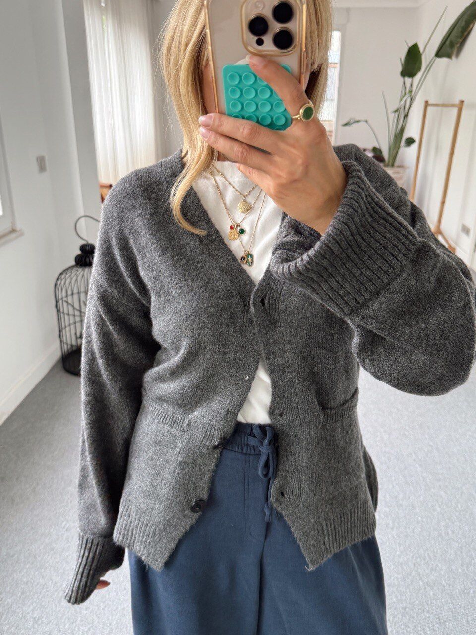 GRİ DÜĞMELİ V YAKA HIRKA