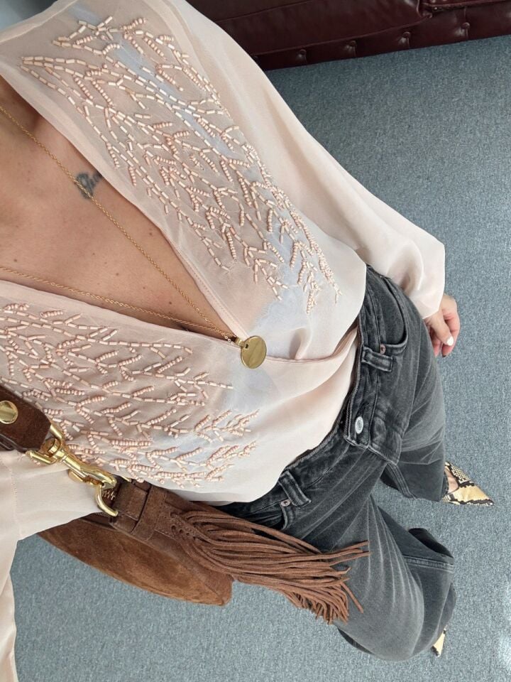 ŞİFON BONCUK İŞLEMELİ KRUVAZE İTHAL BLUZ