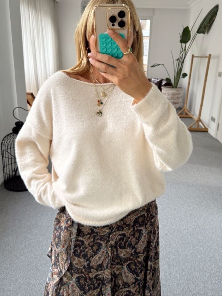 KREM OMUZ DETAY YUMOŞ KAZAK