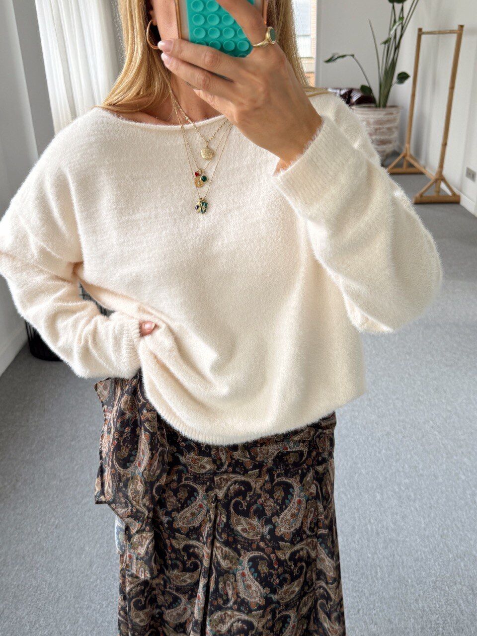 KREM OMUZ DETAY YUMOŞ KAZAK