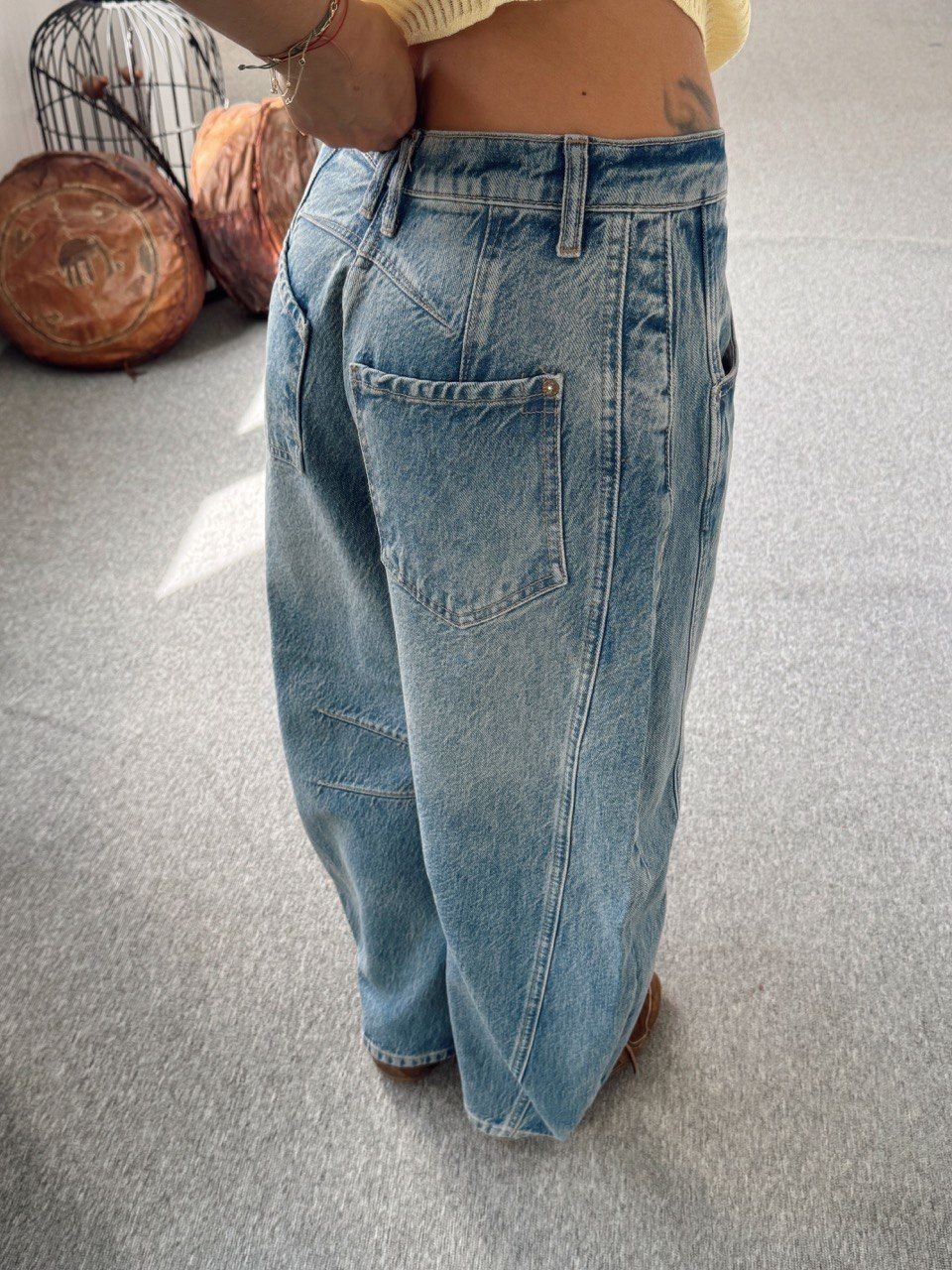 KOYU MAVİ TAŞLANMIŞ BARREL JEAN