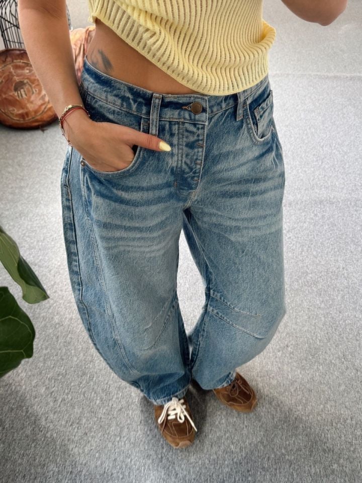 KOYU MAVİ TAŞLANMIŞ BARREL JEAN