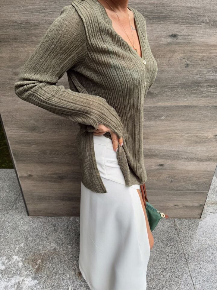 HAKİ DÜĞMELİ TRİKO HIRKA