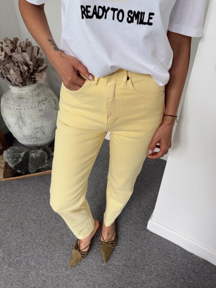 SARI BOYFIT PAÇASI KESİK JEAN