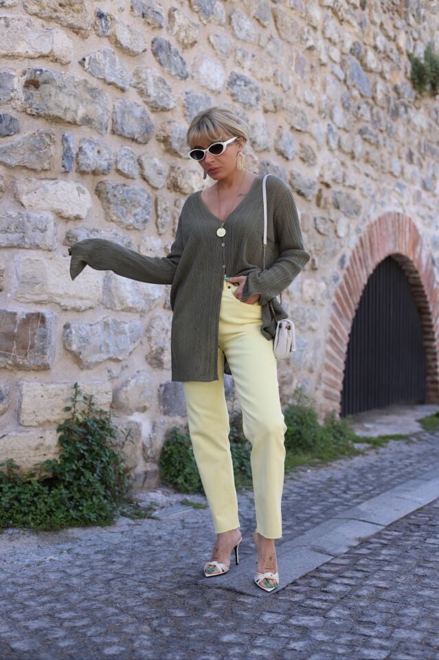 SARI BOYFIT PAÇASI KESİK JEAN