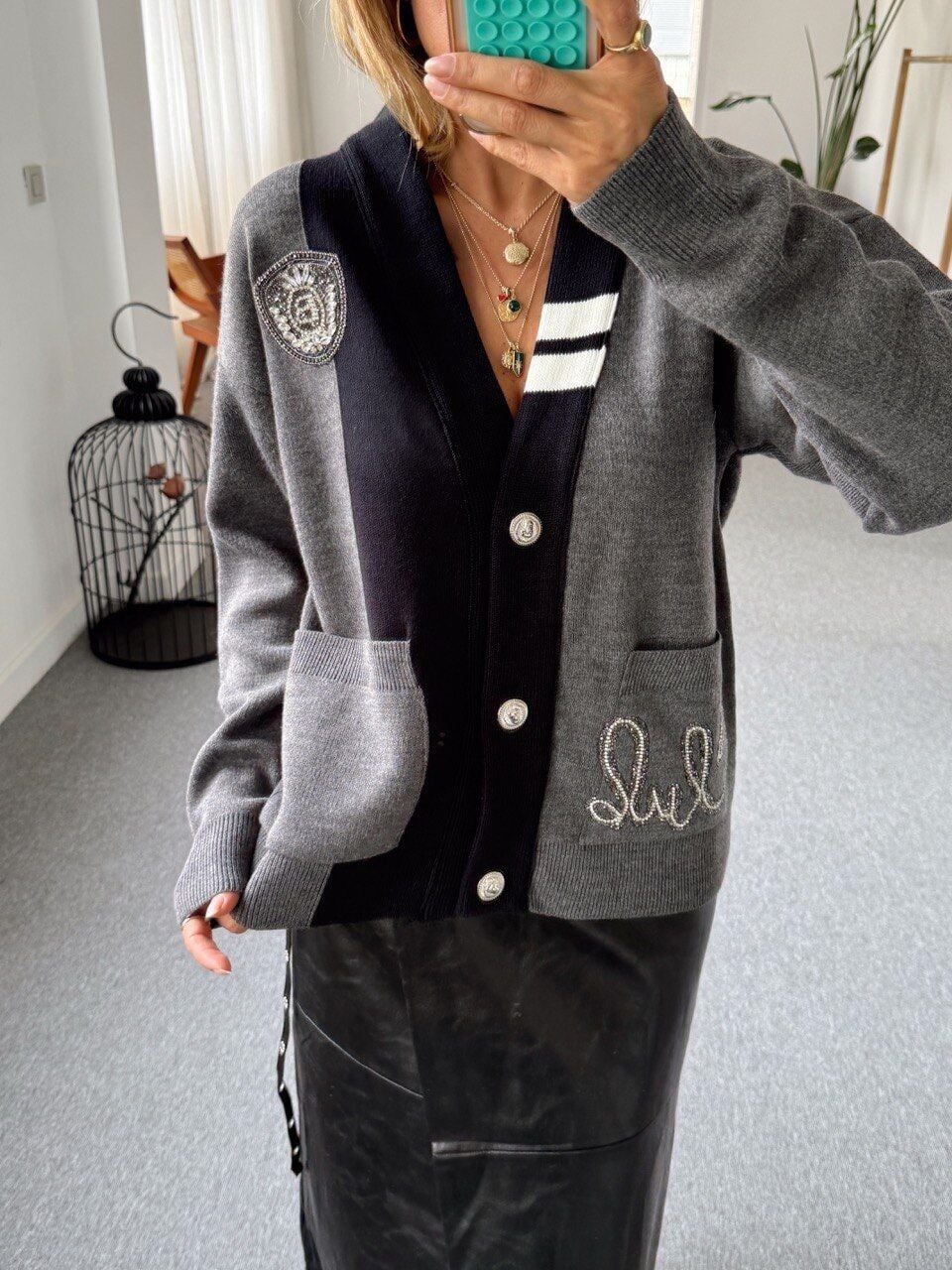 ARMA DETAY ŞERİTLİ  V YAKA HIRKA