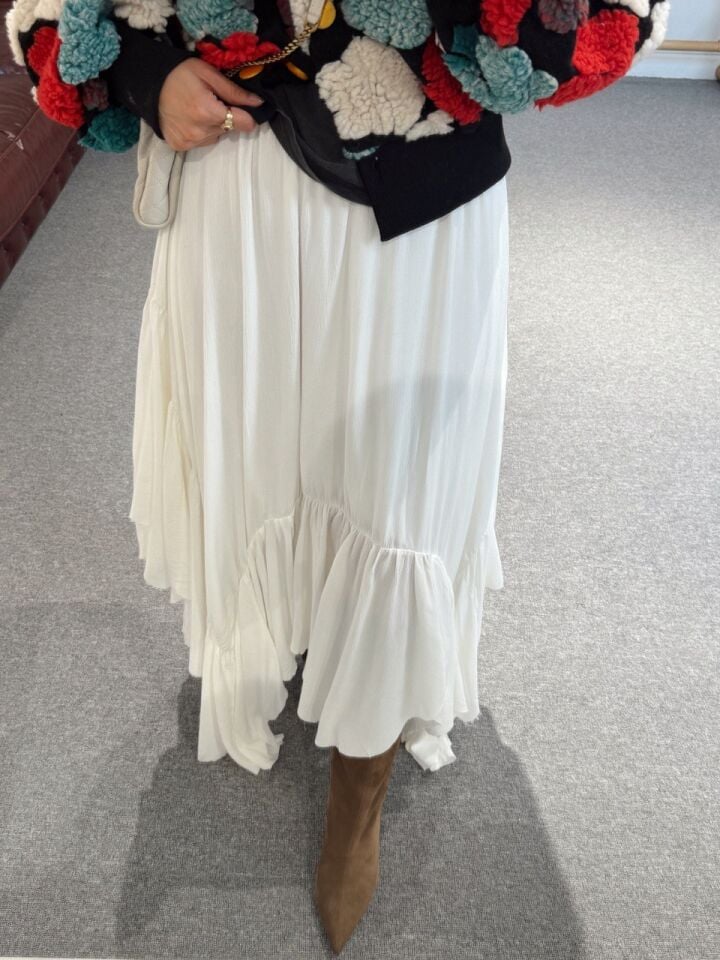 KIRIK BEYAZ ASİMETRİK ETEK