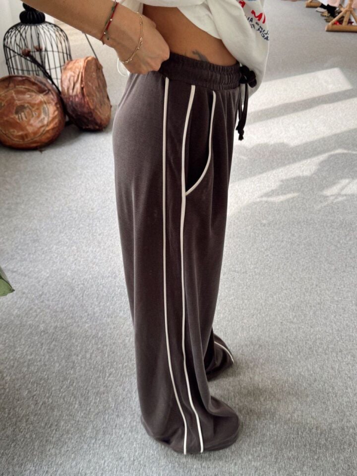 AÇIK KAHVE ŞERİTLİ EŞOFMAN