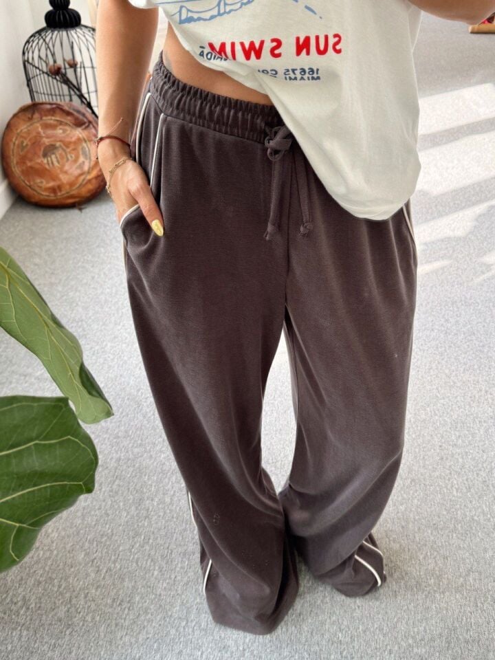 AÇIK KAHVE ŞERİTLİ EŞOFMAN