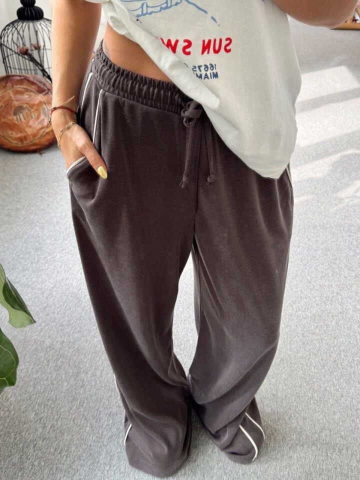 AÇIK KAHVE ŞERİTLİ EŞOFMAN