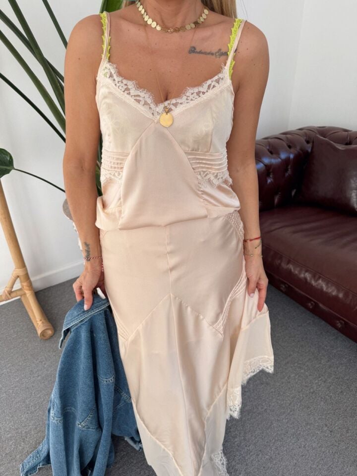 ŞARAP RENGİ SATEN DANTEL DETAY TAKIM