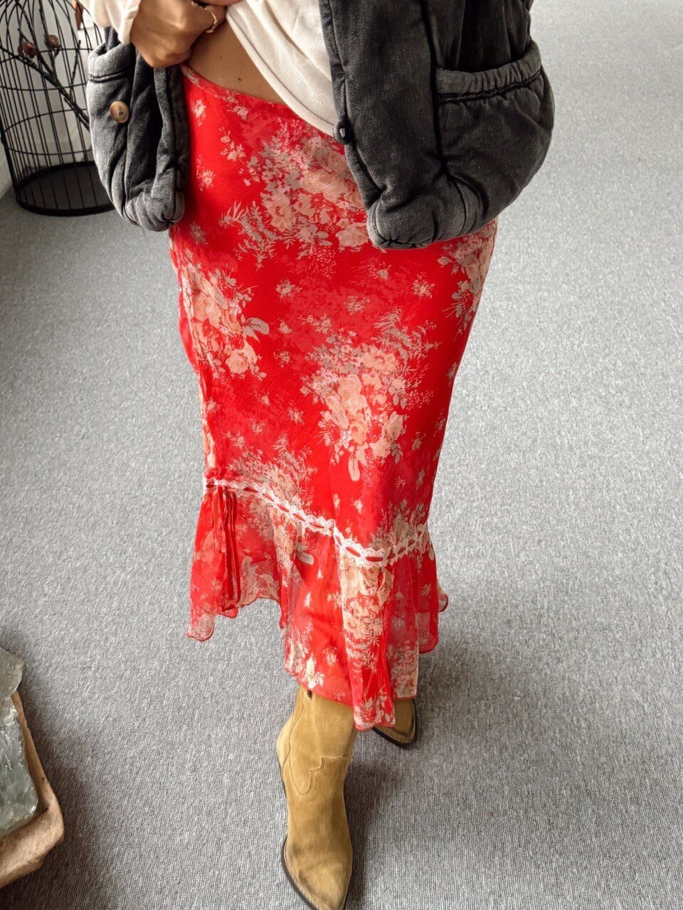 KIRMIZI ÇİÇEKLİ ŞİFON MİDİ İTHAL ETEK