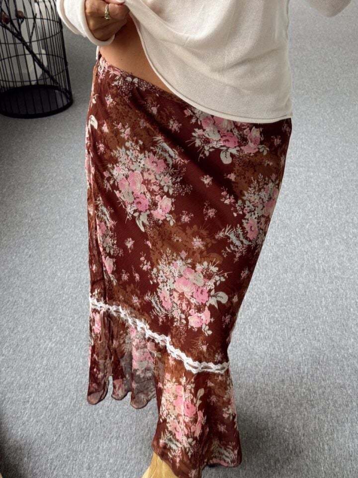 KAHVERENGİ ÇİÇEKLİ ŞİFON MİDİ İTHAL ETEK