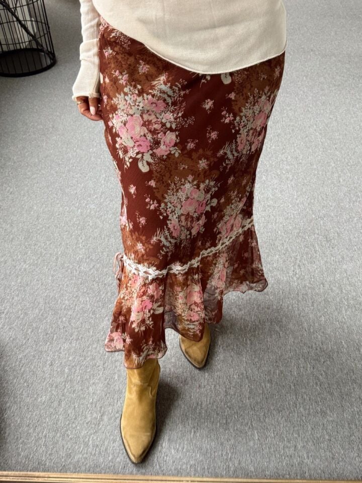 KAHVERENGİ ÇİÇEKLİ ŞİFON MİDİ İTHAL ETEK