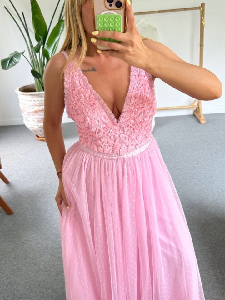 PEMBE PAYETLİ MAXİ TÜL İTHAL ELBİSE