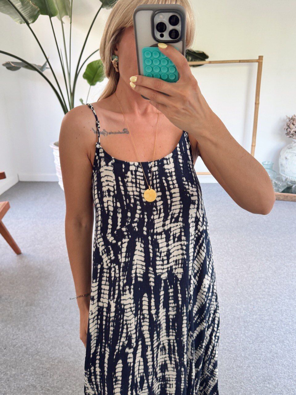 LACİVERT DESENLİ SIRT DETAY MAXI ELBİSE