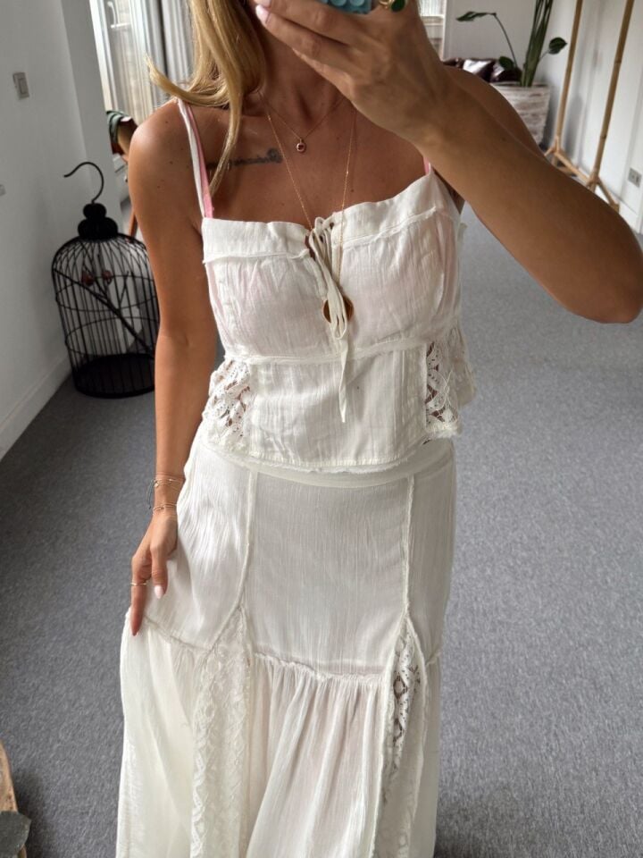 BEYAZ DANTEL DETAY İTHAL BLUZ ETEK TAKIM