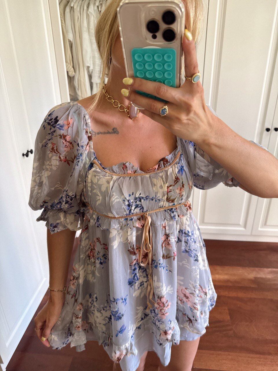 MAVİ ŞİFON ÇİÇEKLİ MİNİ İTHAL ELBİSE