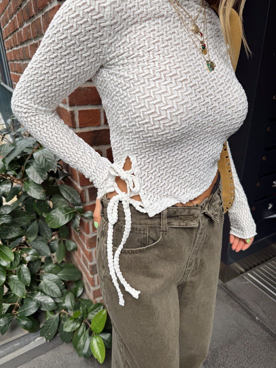 BEYAZ BEL DETAY DANTEL BLUZ