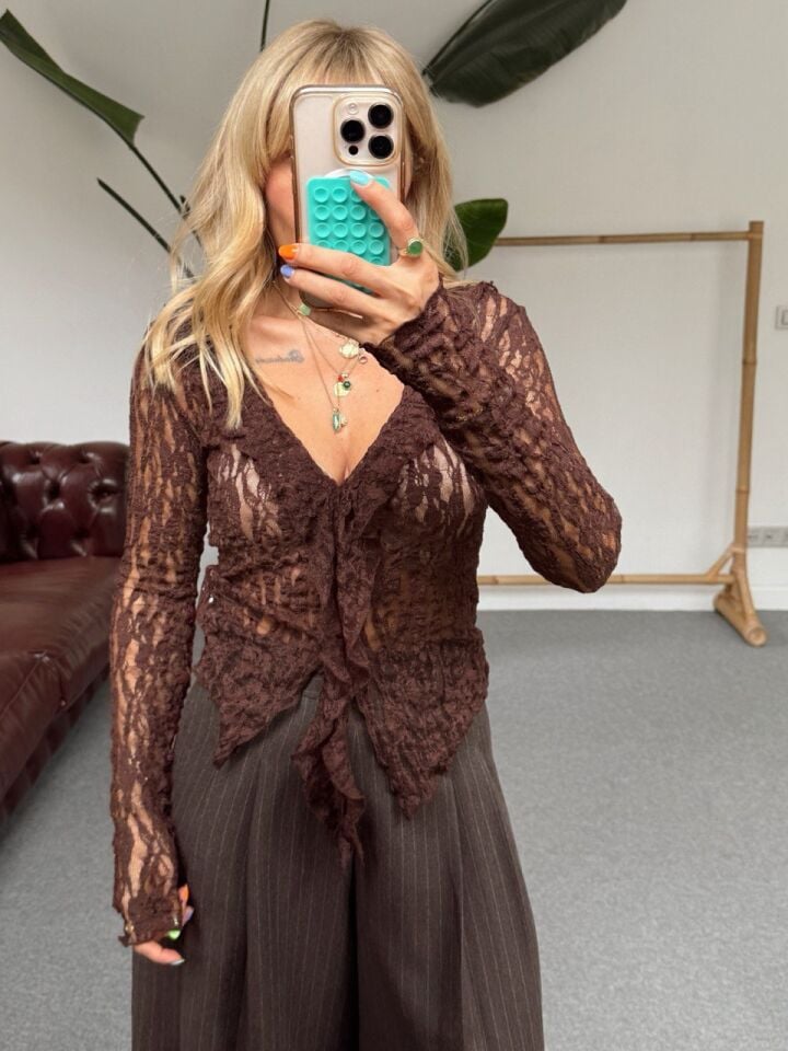 KAHVE FIRFIRLI DANTEL BLUZ