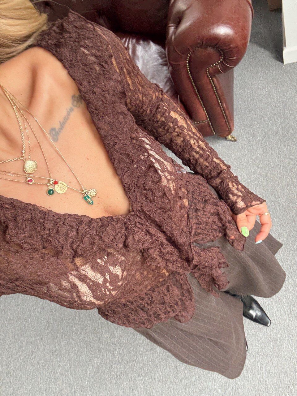 KAHVE FIRFIRLI DANTEL BLUZ