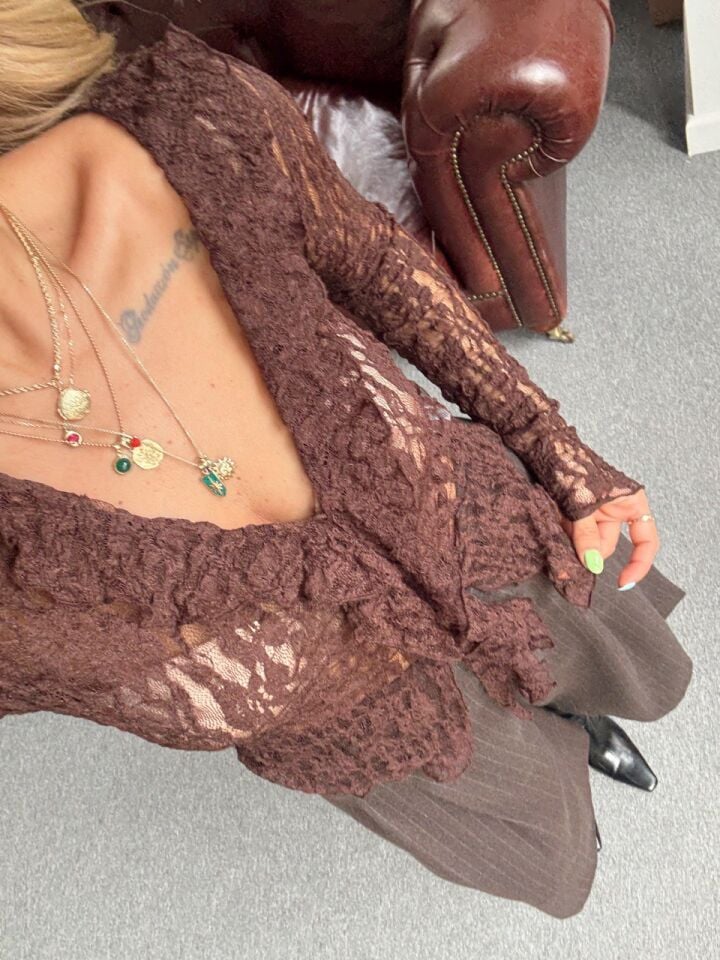 KAHVE FIRFIRLI DANTEL BLUZ