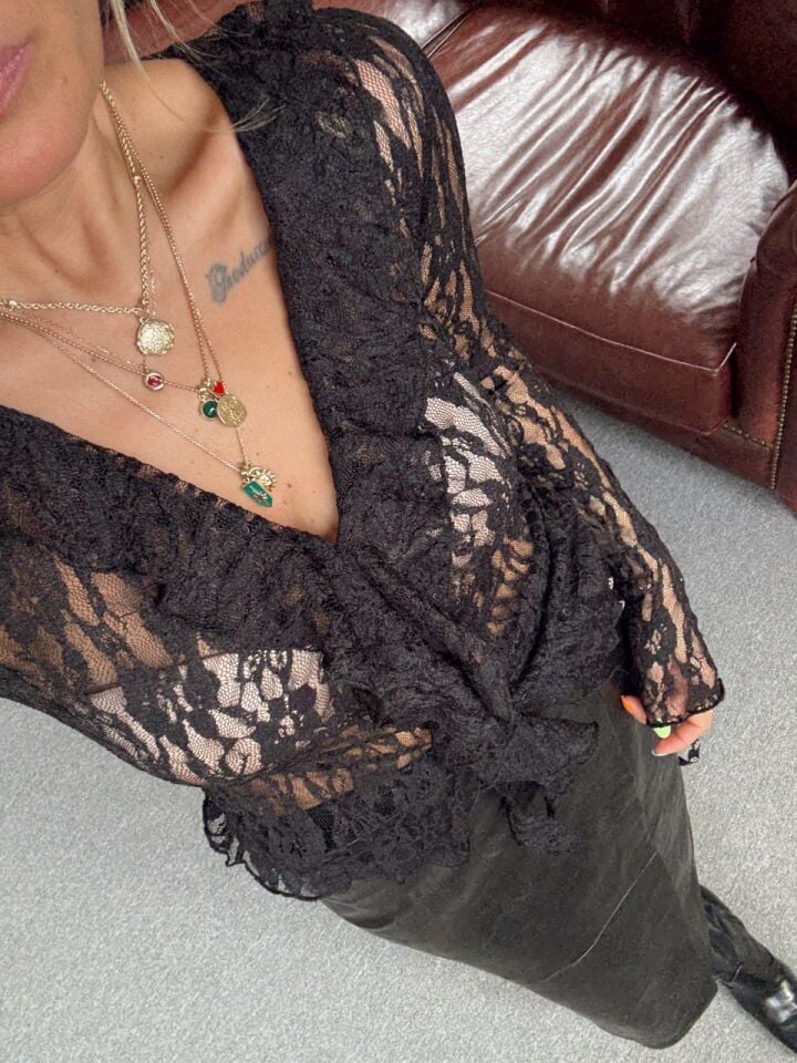 SİYAH FIRFIRLI DANTEL BLUZ L