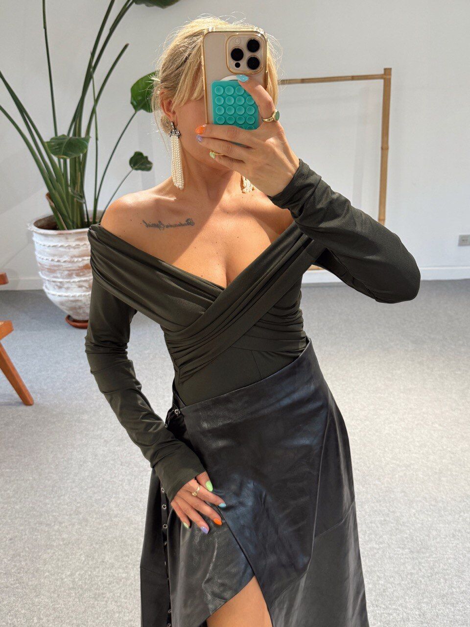 HAKİ YAKA DETAY BODYSUİT