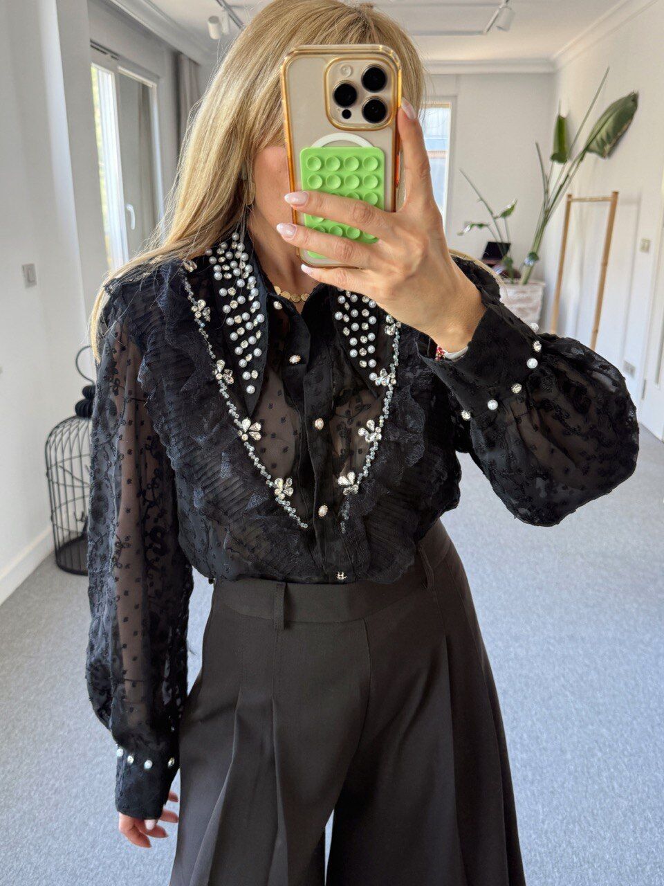 SİYAH BONCUK İŞLEMELİ İTHAL GÖMLEK