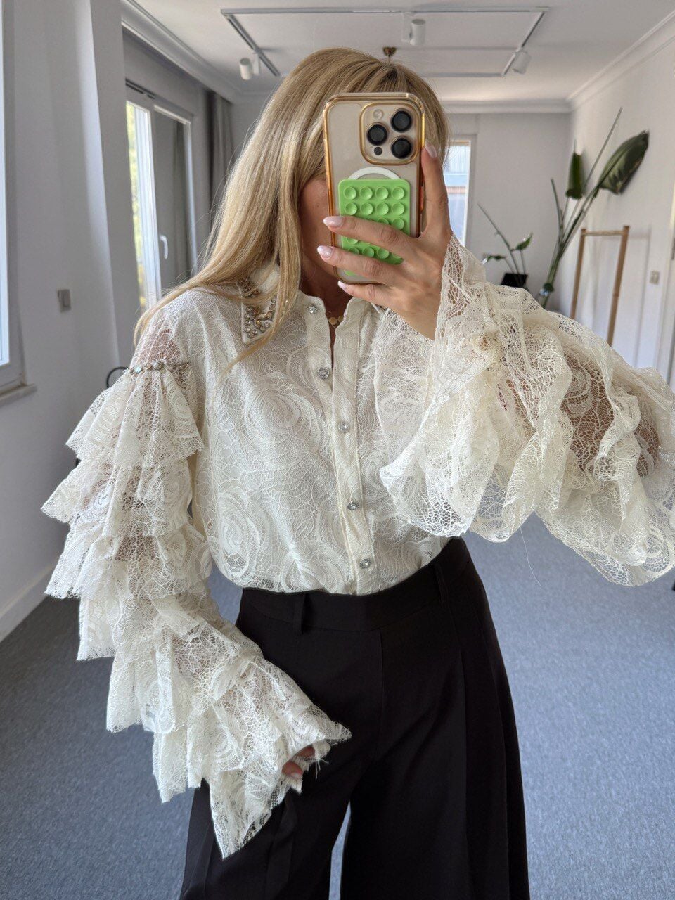 KREM İŞLEMELİ KOL DEYAY İTHAL GÖMLEK