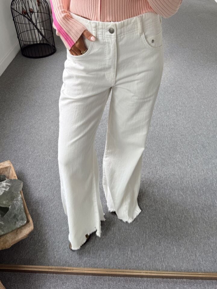 BEYAZ PAÇASI KESİK RAHAT KESİM JEAN