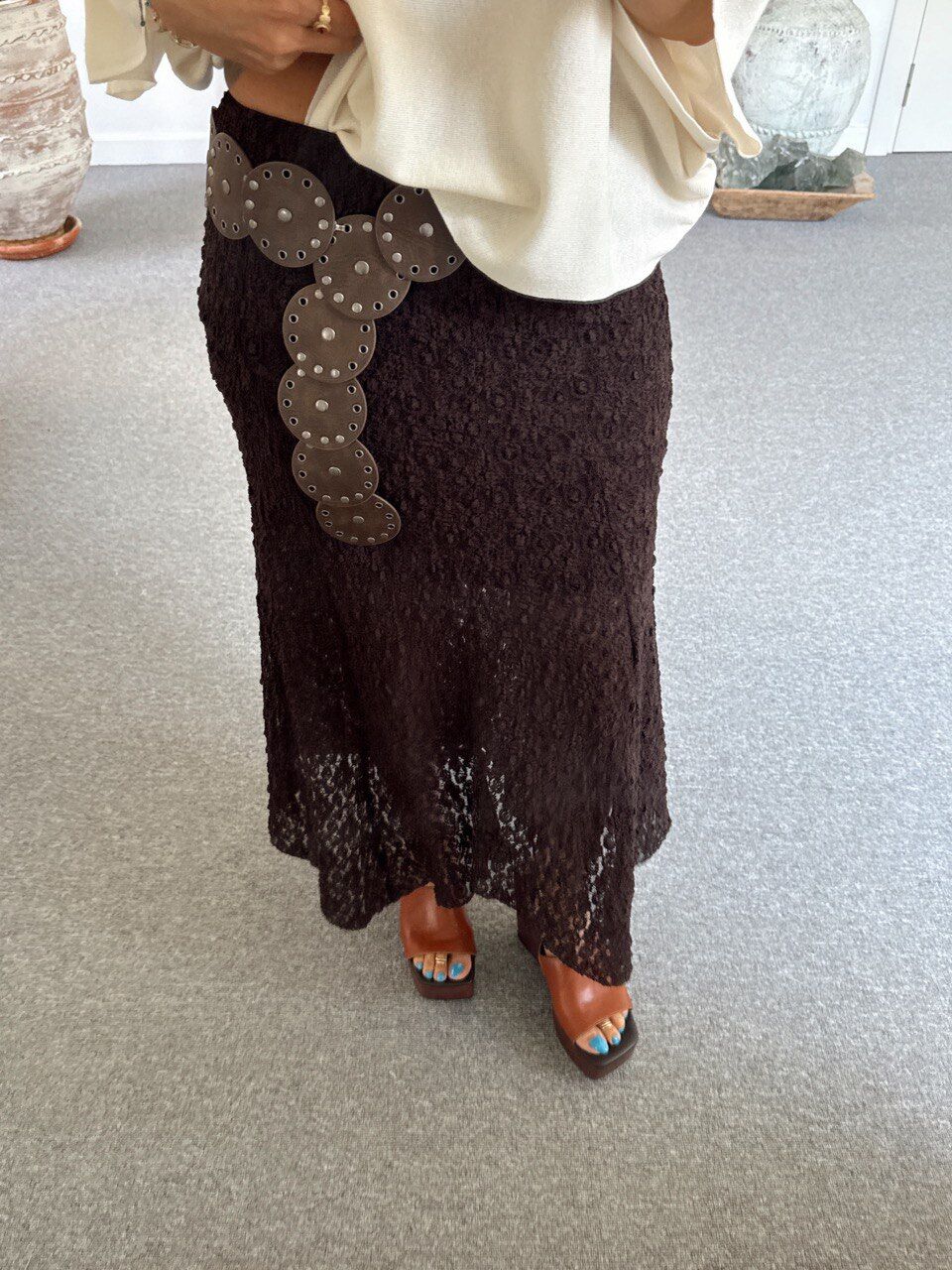 KAHVERENGİ ASTARLI DANTEL MİDİ  ETEK