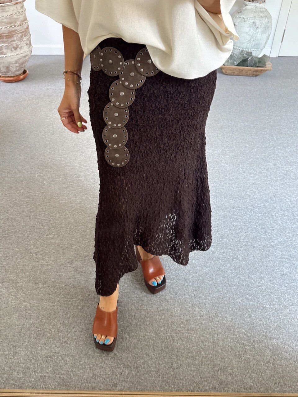 KAHVERENGİ ASTARLI DANTEL MİDİ  ETEK