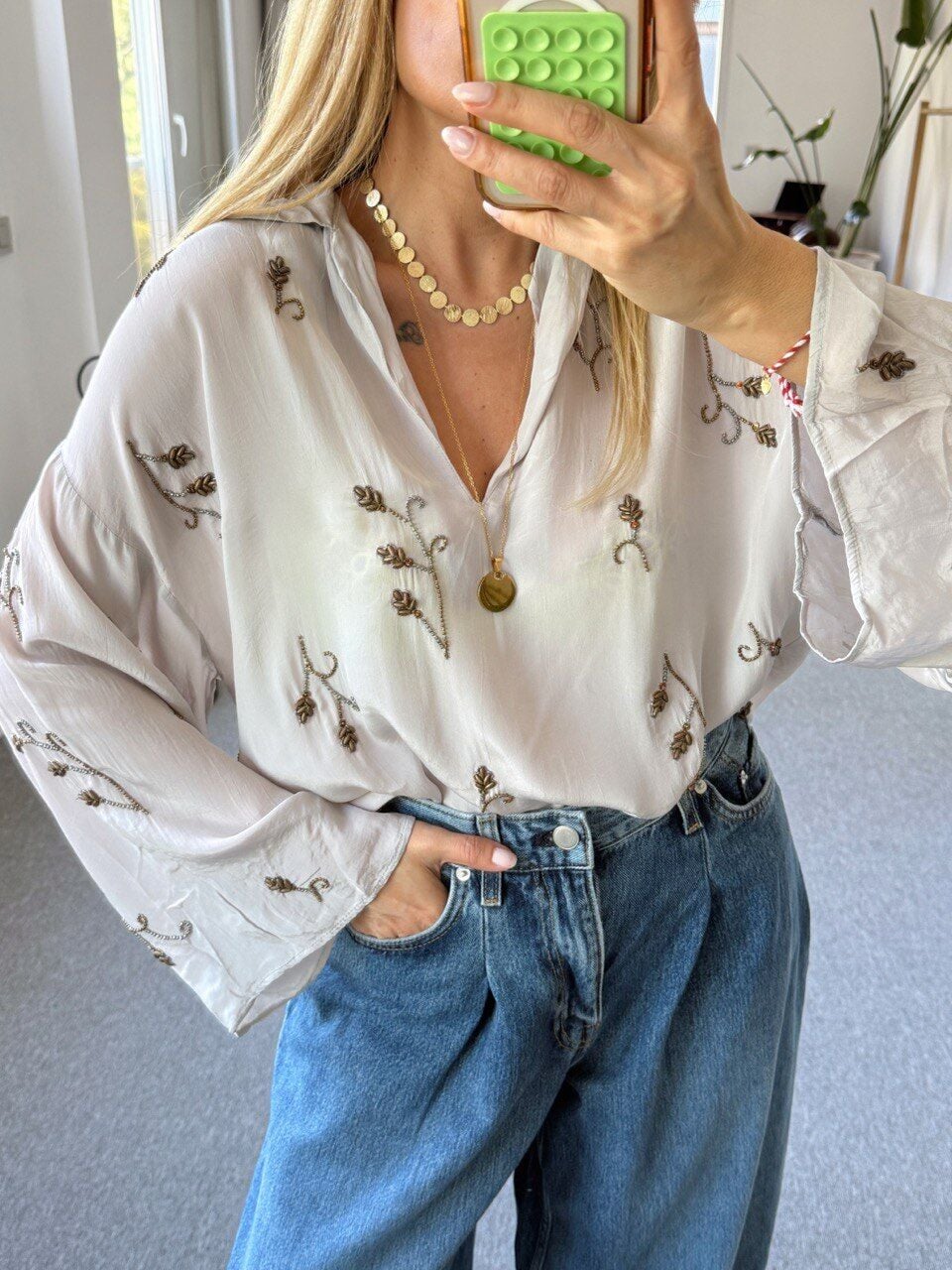 GRİ BONCUK İŞLEMELİ BLUZ