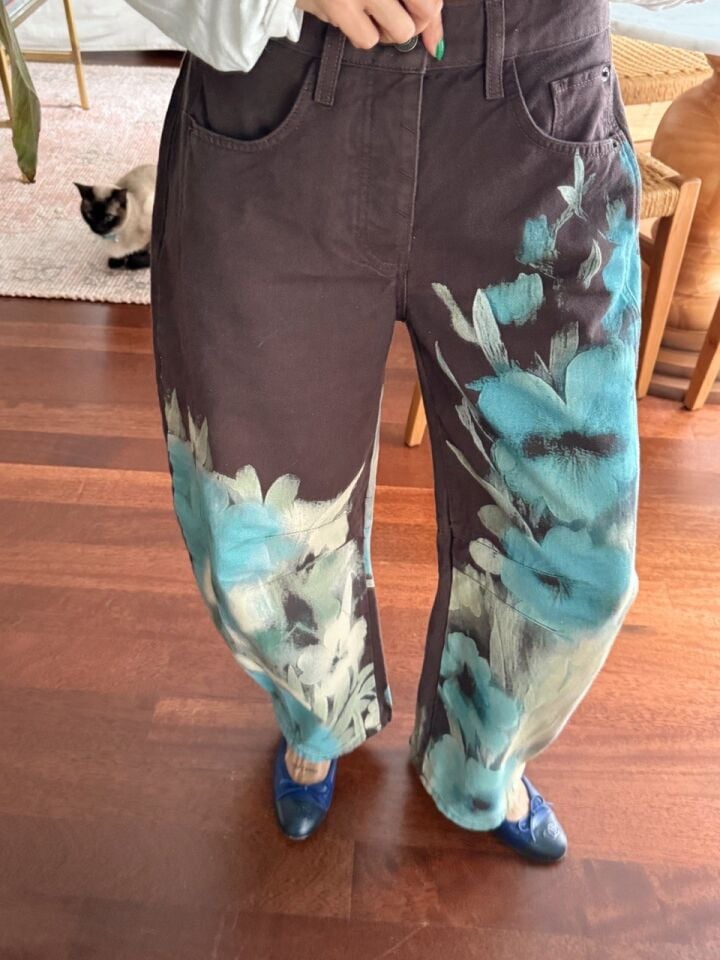 KAHVERENGİ ÇİÇEK DESEN BARREL JEAN