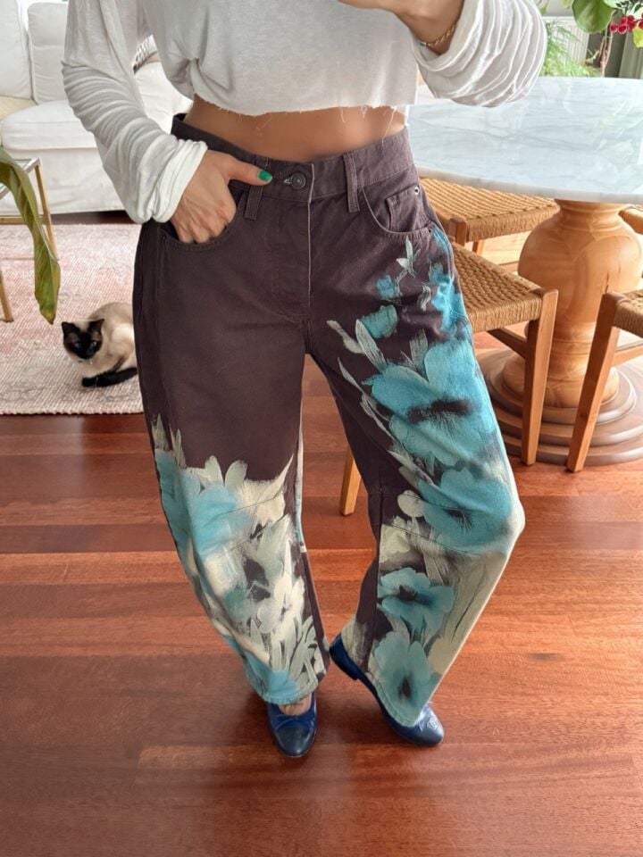 KAHVERENGİ ÇİÇEK DESEN BARREL JEAN