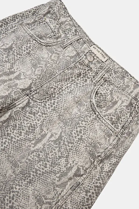 YILAN DERİSİ DESENLİ BARREL JEAN