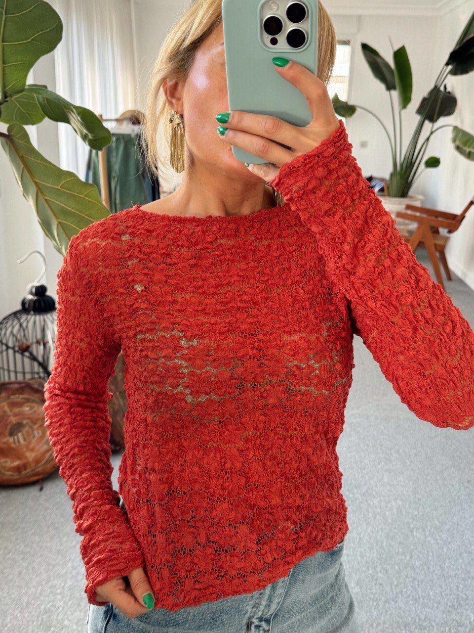 MERCAN RENGİ DANTEL BLUZ